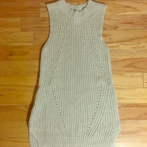 Crochet vest with zipper on sides